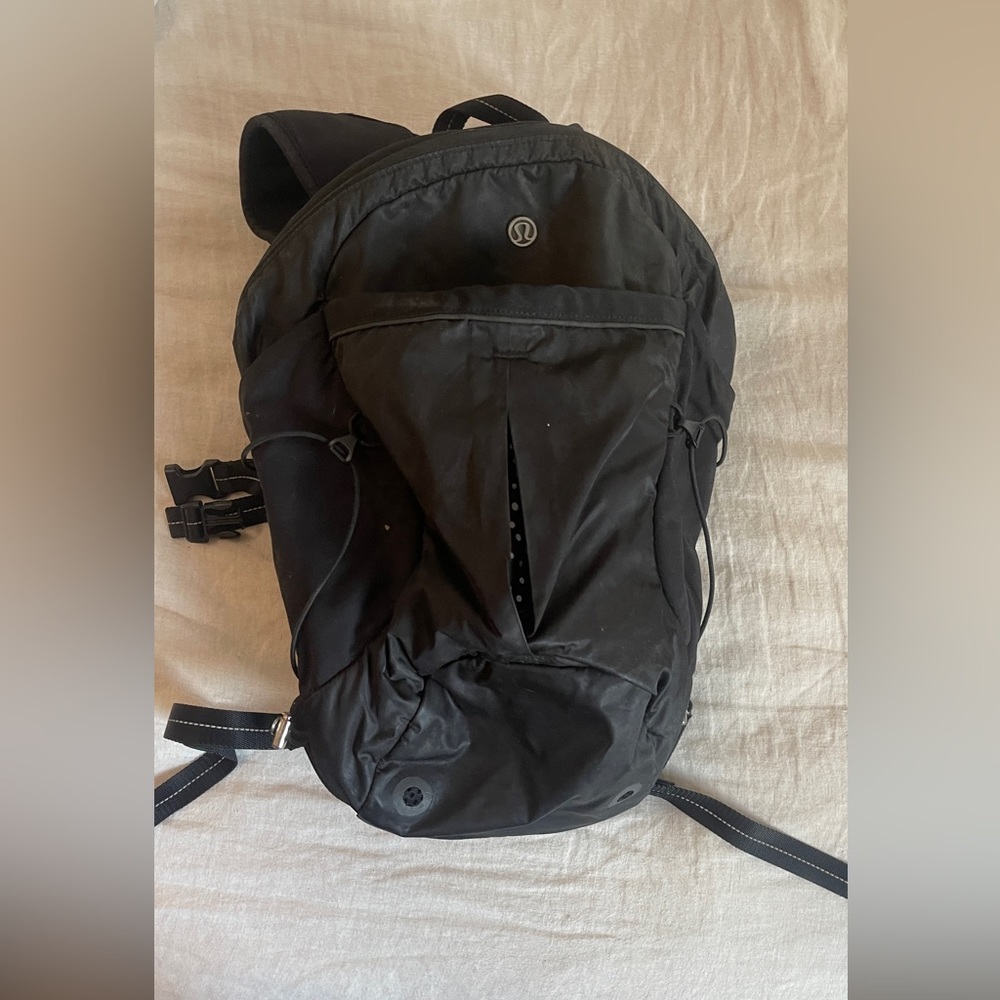 Black Lululemon running Backpack with section for camelbak hydration backpack